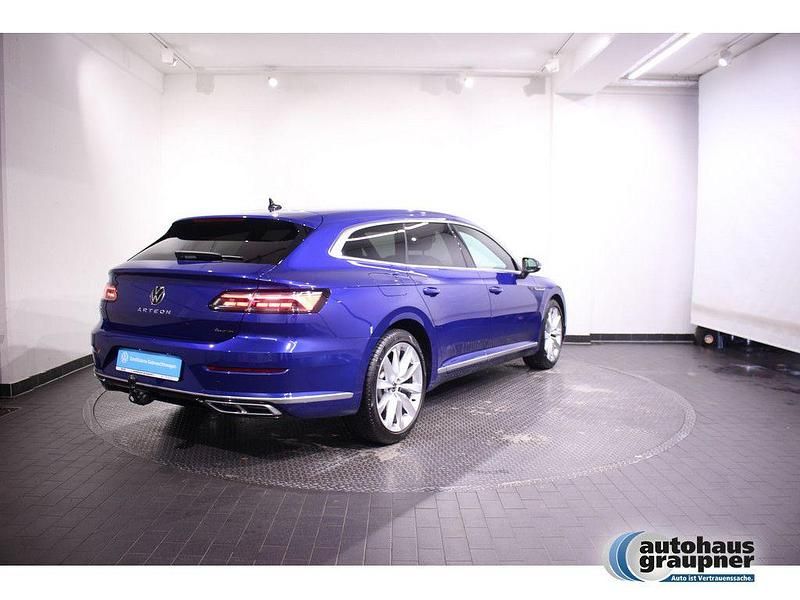 Gebraucht VW Arteon R-line 200 PS (147 kW) 2023 Blau / lapiz blue (metallic) Kombi