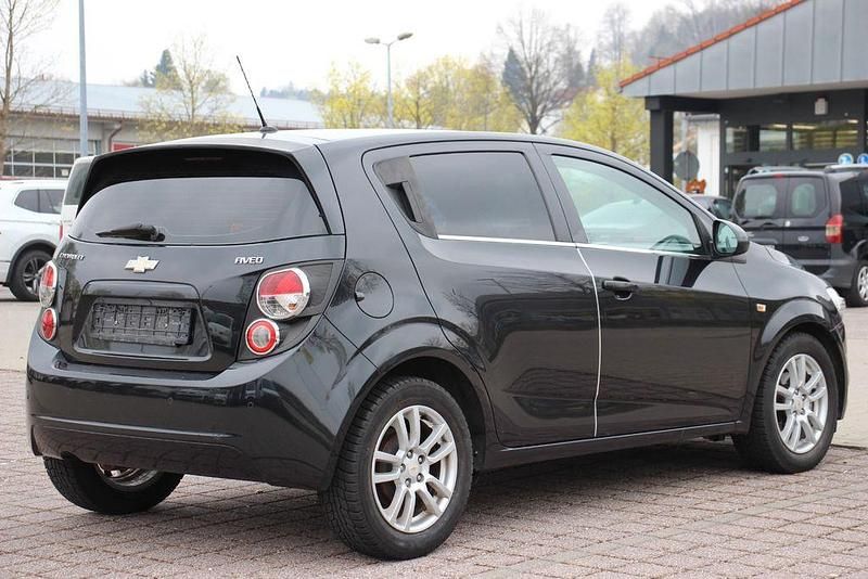 Gebraucht Chevrolet Aveo 95 PS (69 kW) 2012 Schwarz Limousine