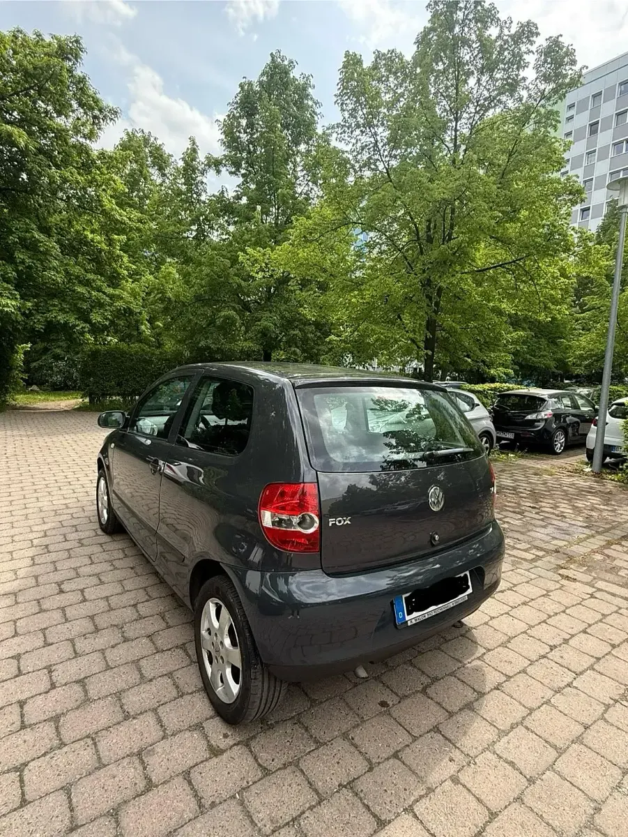 Gebraucht VW Fox 74 PS (54 kW) 2006 Grau Kleinwagen