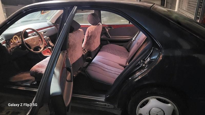 Gebraucht Mercedes E200 Classic 136 PS (100 kW) 1998 Blau Limousine