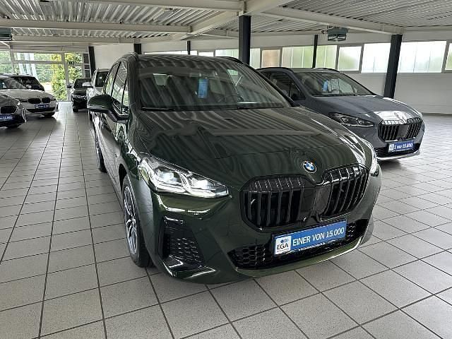 Grün Gebraucht 2024 BMW 218 Active Tourer M Sport Van / Kleinbus | 28.900 € (Guter Preis) - Bild 1/4