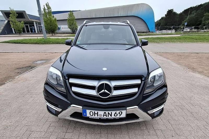 Grau Gebraucht 2013 Mercedes GLK220 AMG SUV | 10.900 € (Guter Preis) - Bild 1/4