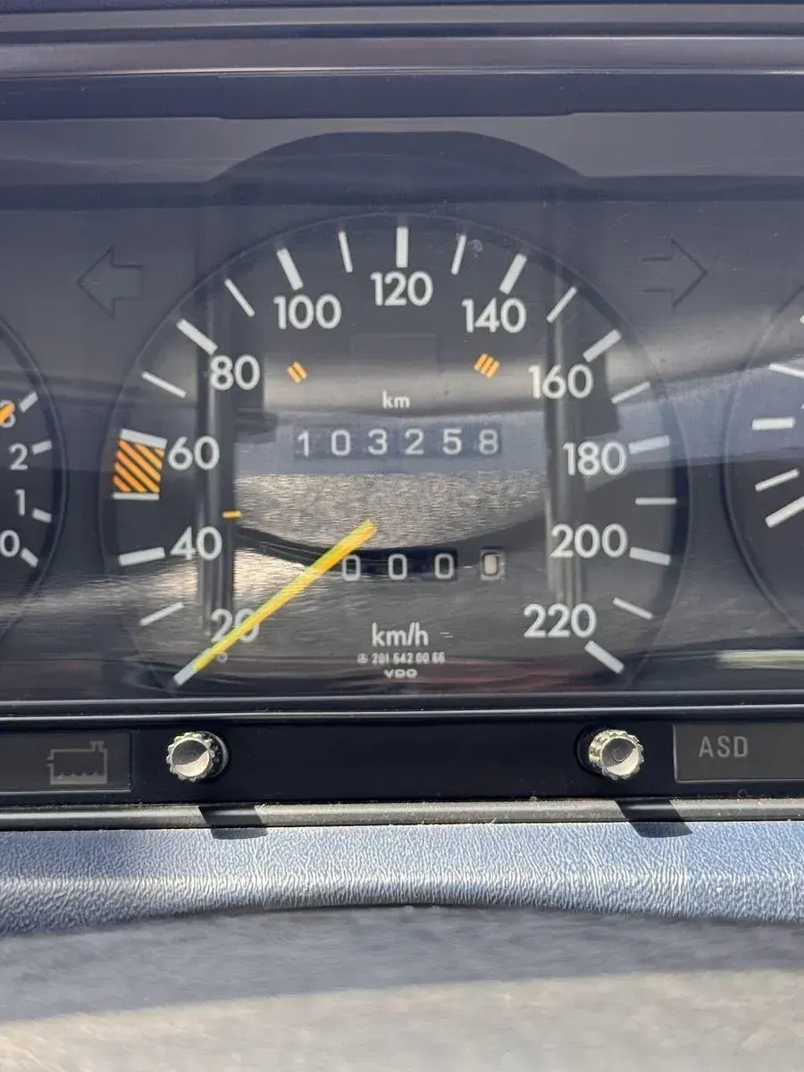 Gebraucht Mercedes 190 118 PS (86 kW) 1987 Weiß Limousine