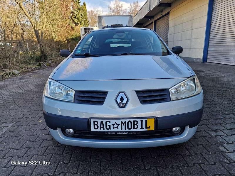 Gebraucht Renault Mégane II 113 PS (83 kW) 2003 Starsilbermetallic Limousine