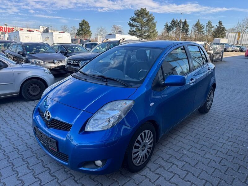 Blau Gebraucht 2010 Toyota Yaris Life Limousine | 2.950 € (Etwas zu teuer) - Bild 1/4