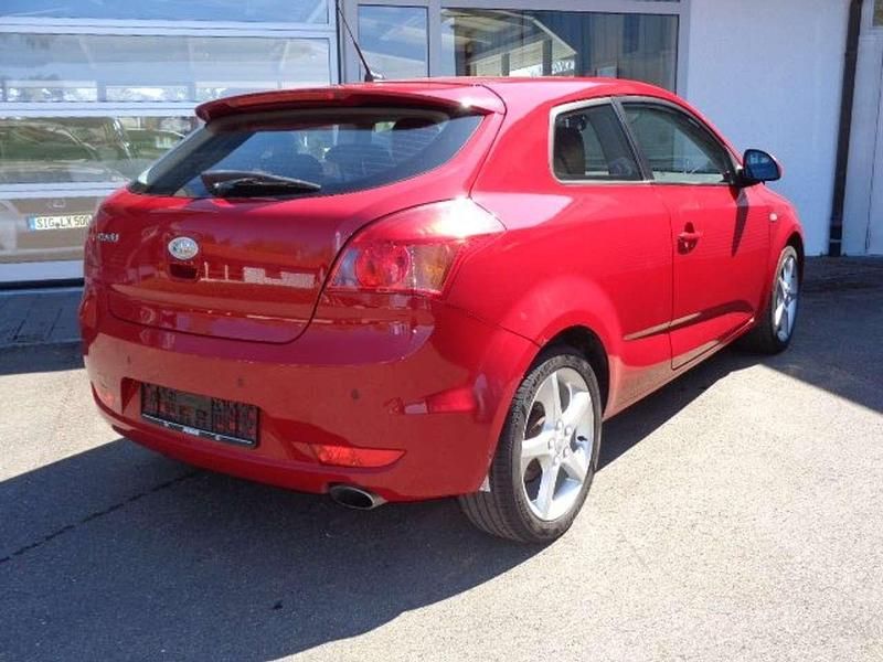 Second-hand Kia Ceed EX 143 CP (105 kW) 2008 Roșu Hatchback