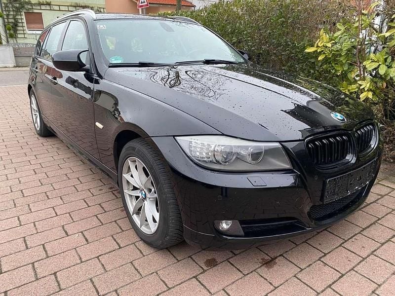 Gebraucht BMW 320 184 PS (135 kW) 2011 Schwarz Kombi