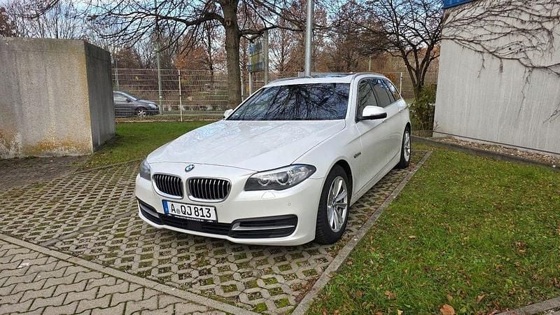Weiß Gebraucht 2015 BMW 525 M Sport Kombi | 12.299 € (Guter Preis) - Bild 1/4