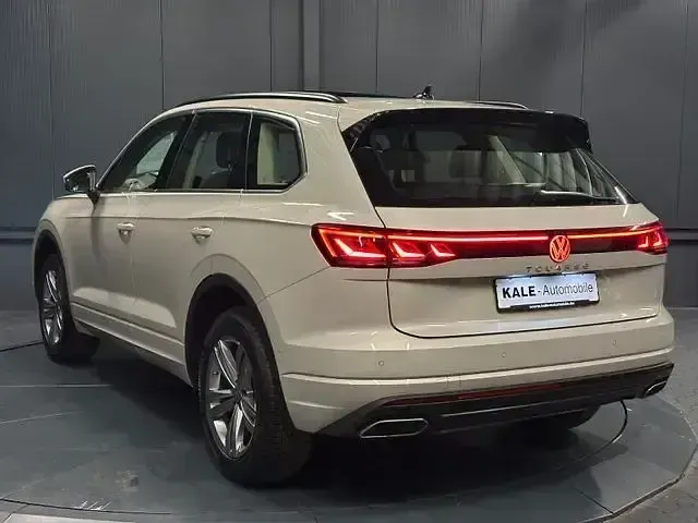 Gebraucht VW Touareg Elegance 286 PS (210 kW) 2024 Sechura beige metallic SUV