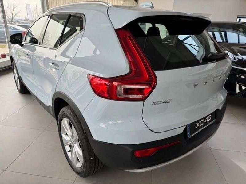 Gebraucht Volvo XC40 Core 163 PS (119 kW) 2024 Cloud blue, solid SUV