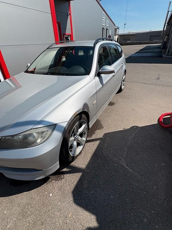 Gebraucht BMW 330 231 PS (169 kW) 2006 Silber Kombi