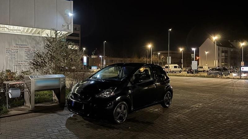 Gebraucht Toyota Aygo 68 PS (50 kW) 2009 Schwarz Kleinwagen