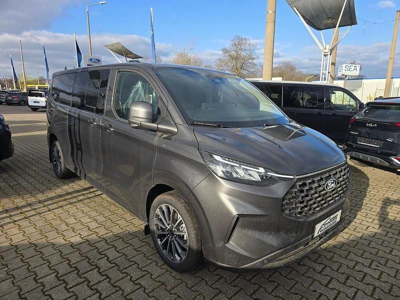 Neu Ford Tourneo Titanium X 170 PS (125 kW) 2026 Magneticgrau (metallic) Van / Kleinbus