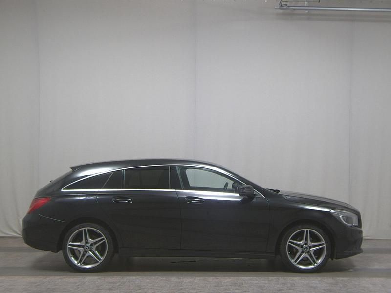 Kosmosschwarz metallic Gebraucht 2015 Mercedes CLA200 Shooting Brake Kombi | 11.990 € (Fairer Preis) - Bild 1/4