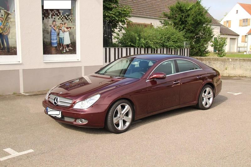 Rot Gebraucht 2008 Mercedes CLS320 Coupé | 8.900 € (Fairer Preis) - Bild 1/4