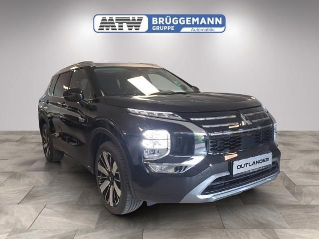 Schwarz Neu 2025 Mitsubishi Outlander P-HEV Top SUV | 51.570 € (Fairer Preis) - Bild 1/4