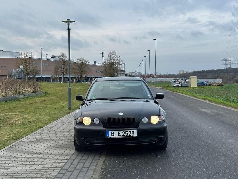 Schwarz Gebraucht 2001 BMW 316 Compact Kleinwagen | 2.500 € (Fairer Preis) - Bild 1/4
