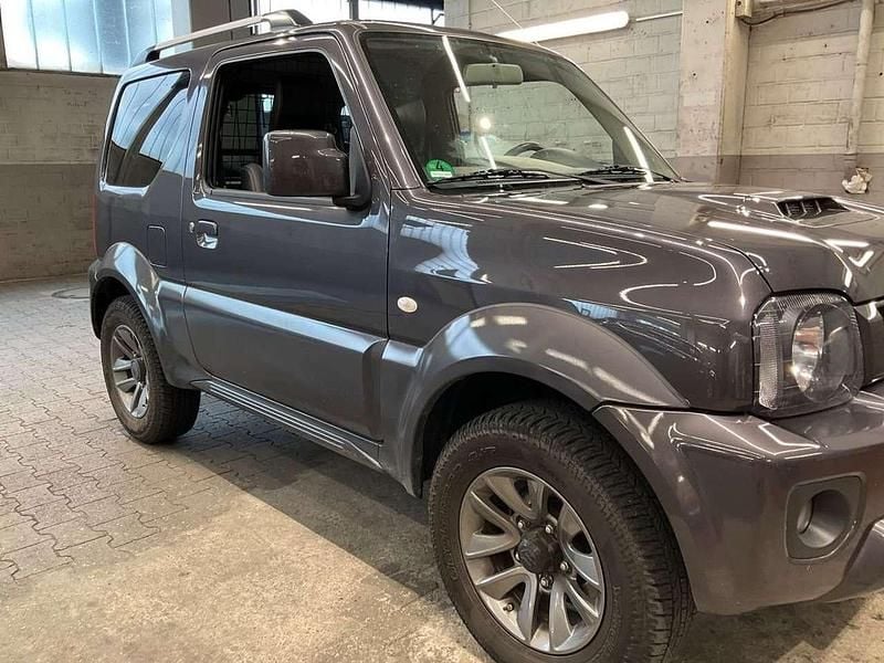 Grau Gebraucht 2017 Suzuki Jimny Club SUV | 17.000 € (Etwas zu teuer) - Bild 1/4