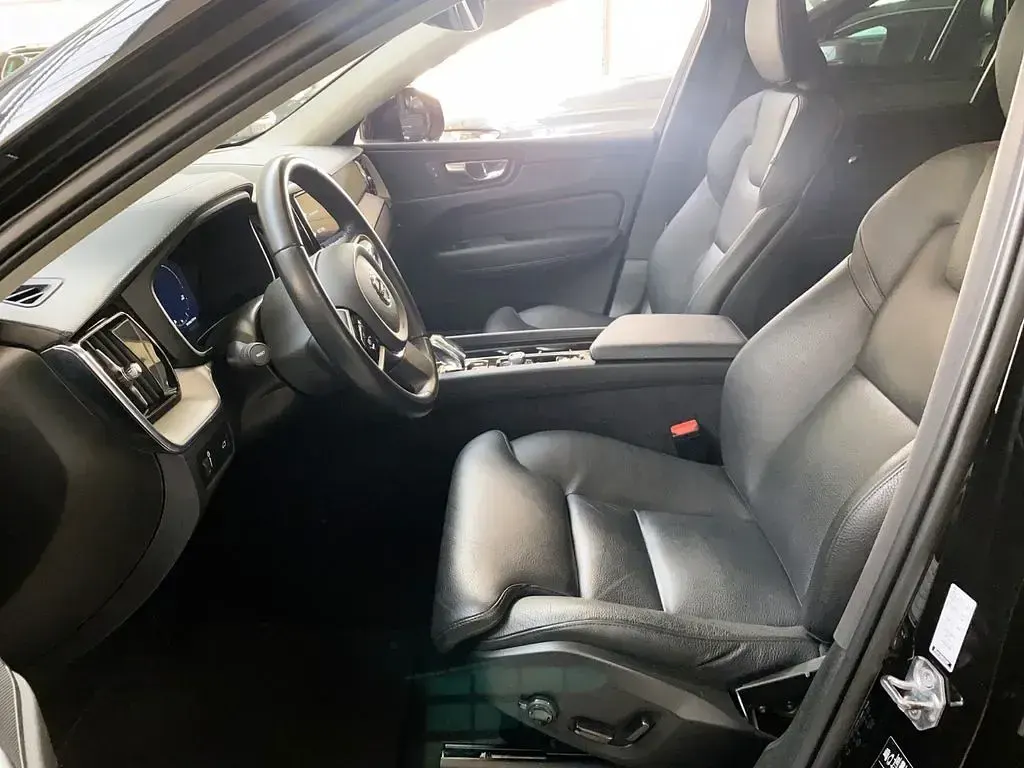 Gebraucht Volvo XC60 197 PS (144 kW) 2021 Schwarz SUV