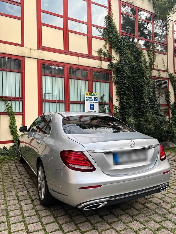 Gebraucht Mercedes E220 194 PS (142 kW) 2017 Silber Limousine