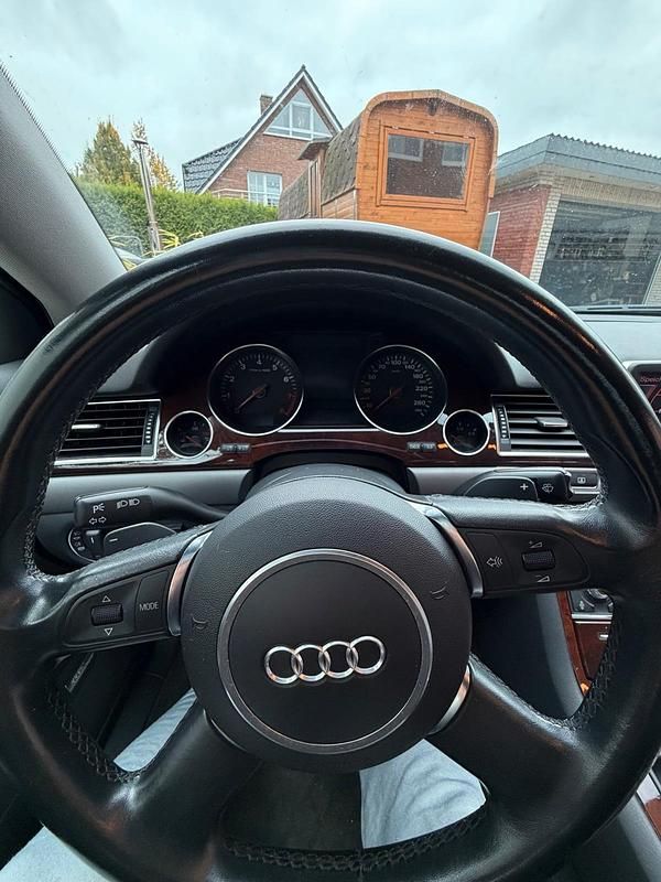 Usata Audi A8 Design 220 CV (161 kW) 2004 Argento Berlina