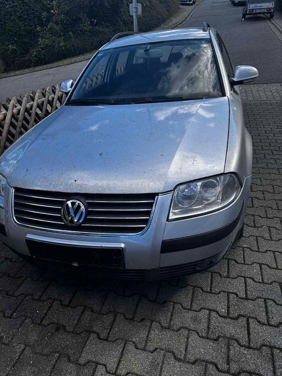 Silber Gebraucht 2004 VW Passat Exclusive Limousine | 1.400 € (Superpreis) - Bild 1/4