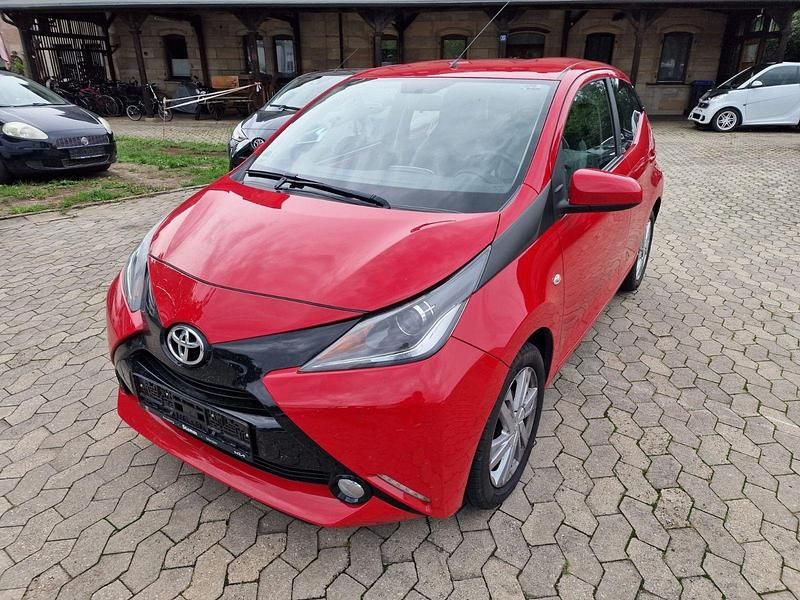 Rot Gebraucht 2018 Toyota Aygo Business Edition Kleinwagen | 5.400 € - Bild 1/4