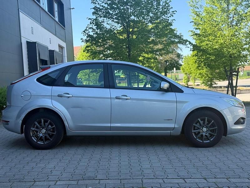 Second-hand Ford Focus 101 CP (74 kW) 2008 Argintiu Berlinǎ