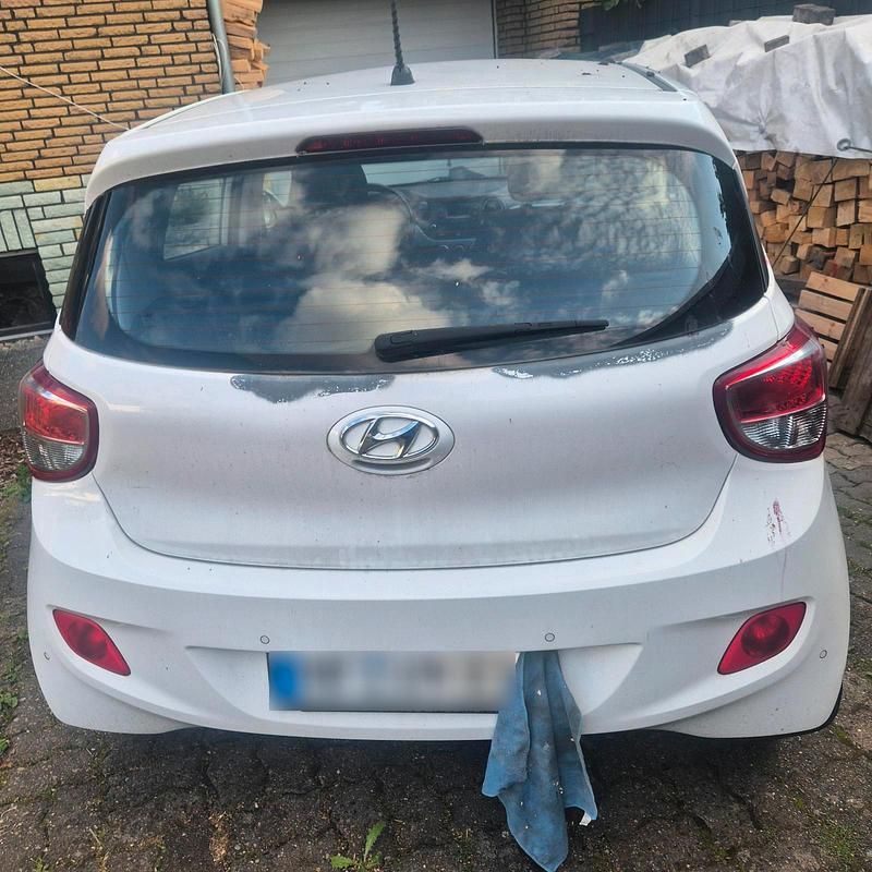 Gebraucht Hyundai i10 67 PS (49 kW) 2015 Weiß Kleinwagen