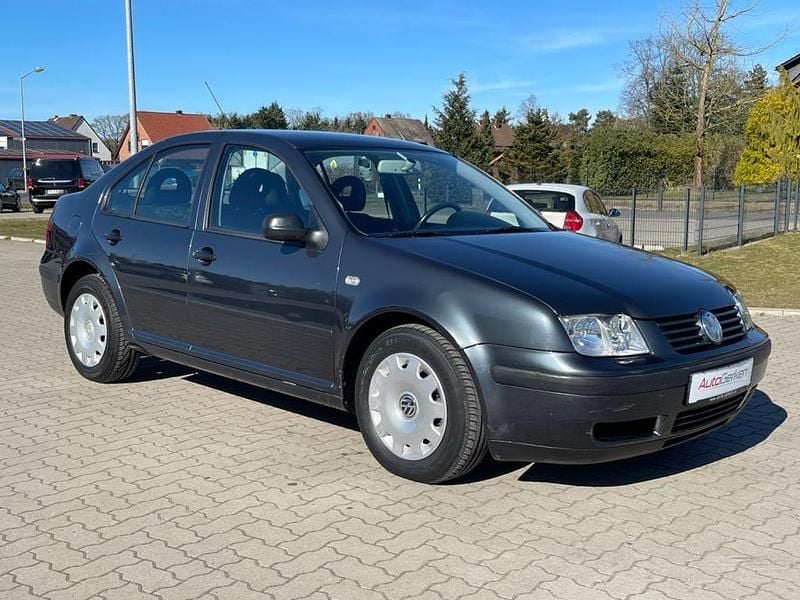 Second-hand VW Bora 68 CP (50 kW) 2000 Gri Berlinǎ