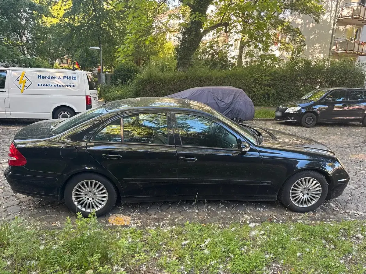 Gebraucht Mercedes E200 163 PS (119 kW) 2005 Schwarz Limousine