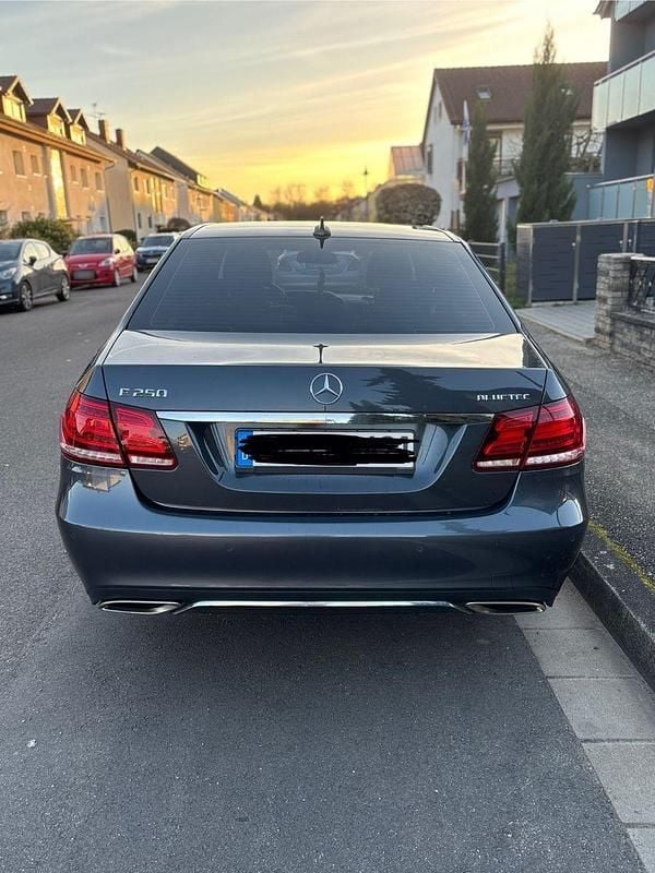 Gebraucht Mercedes E250 204 PS (150 kW) 2017 Grau Limousine
