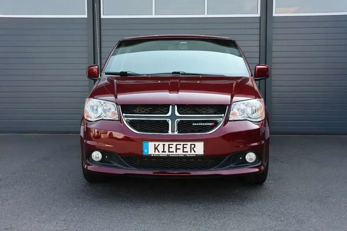 Używany Dodge Grand Caravan 287 KM (211 kW) 2018 Czerwony Minivan