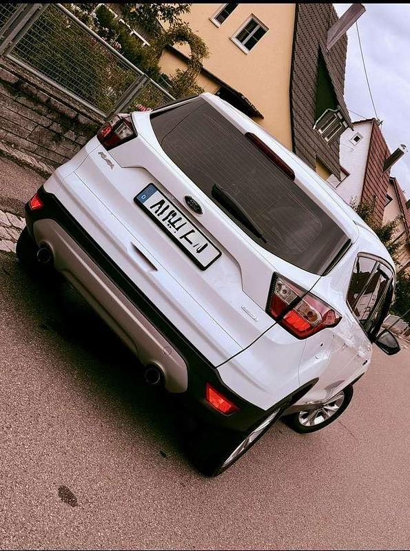 Gebraucht Ford Kuga Titanium 150 PS (110 kW) 2017 Weiß SUV