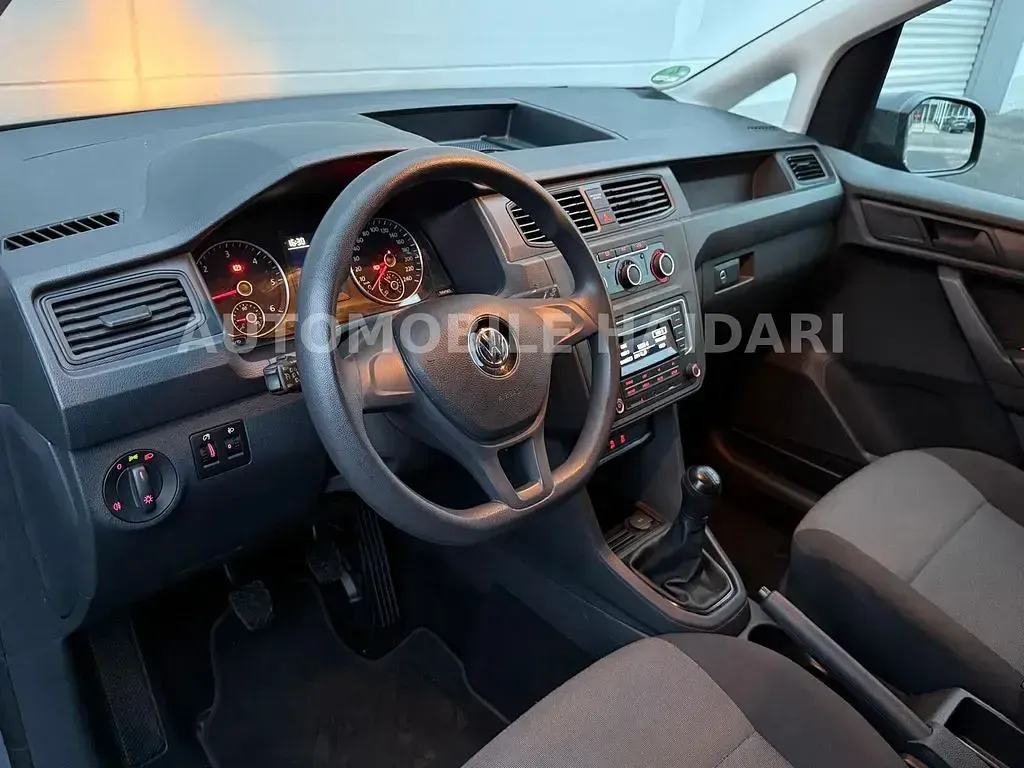 Usado VW Caddy Pure 102 CV (75 kW) 2021 Gris Monovolumen