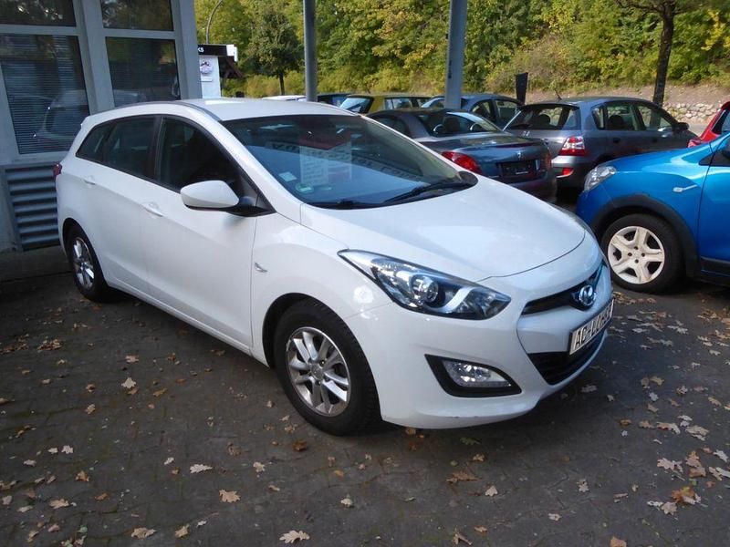Weiß Gebraucht 2014 Hyundai i30 Kombi | 6.980 € (Guter Preis) - Bild 1/4