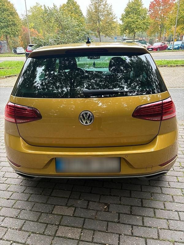 Gebraucht VW Golf VII 116 PS (85 kW) 2018 Gelb Limousine