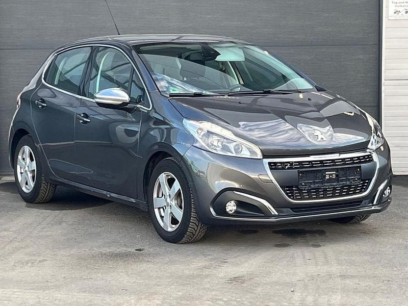 Grau Gebraucht 2018 Peugeot 208 Allure Kleinwagen | 10.250 € (Guter Preis) - Bild 1/4