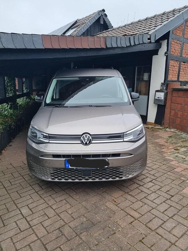Beige Gebraucht 2023 VW Caddy Maxi Style Van / Kleinbus | 35.900 € (Fairer Preis) - Bild 1/4