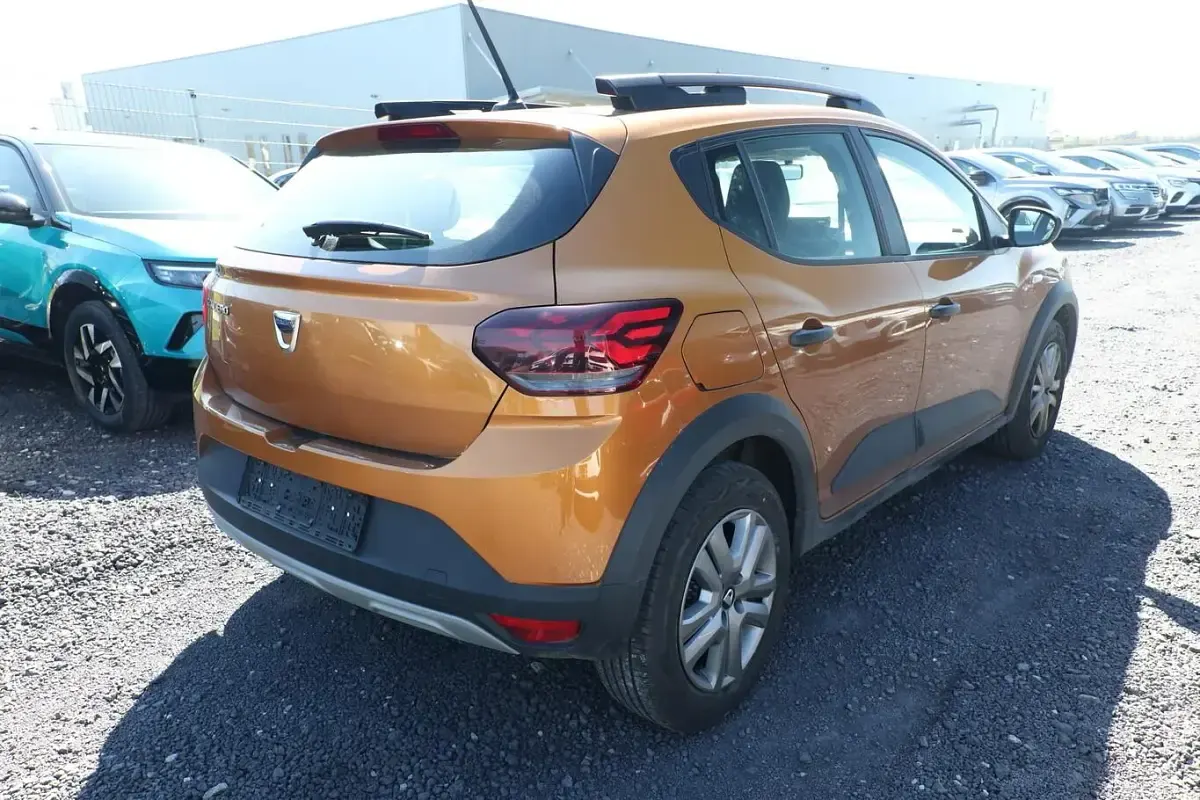 Gebraucht Dacia Sandero Essentiel 91 PS (66 kW) 2021 Orange atacama metallic