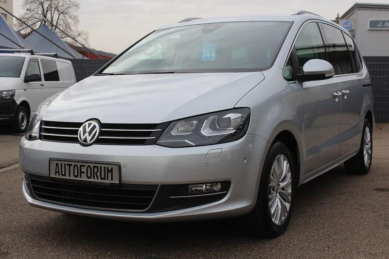 Silber Gebraucht 2016 VW Sharan Highline Van / Kleinbus | 14.389 € (Superpreis) - Bild 1/4