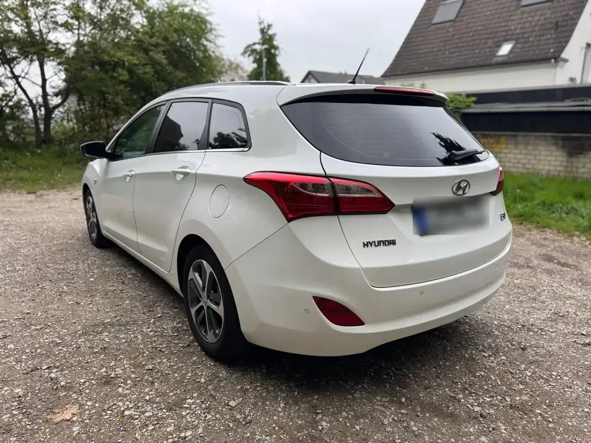 Gebraucht Hyundai i30 110 PS (80 kW) 2016 Weiß Kombi
