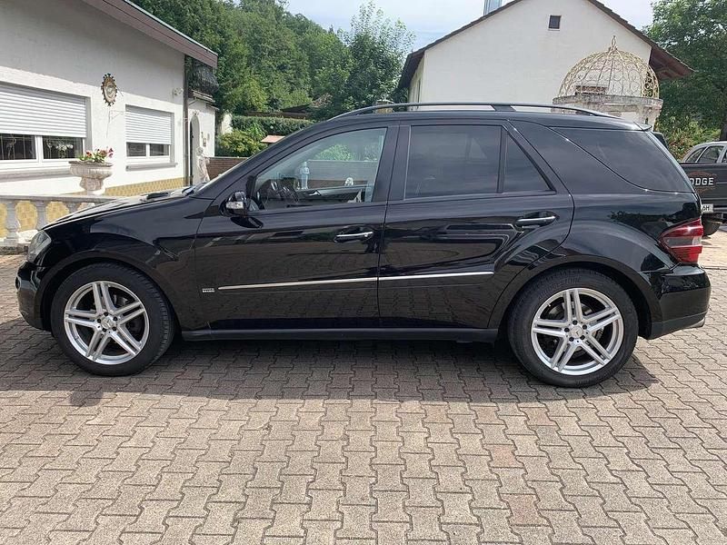Gebraucht Mercedes ML320 272 PS (200 kW) 2006 Schwarz metallic SUV