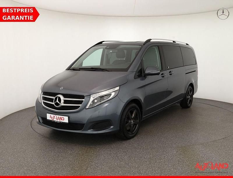 Grau Gebraucht 2017 Mercedes V220 Edition Van / Kleinbus | 44.990 € (Teuer) - Bild 1/4