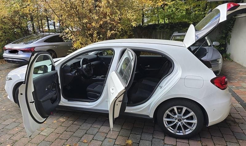 Gebraucht Mercedes A200 163 PS (119 kW) 2022 Weiß Limousine