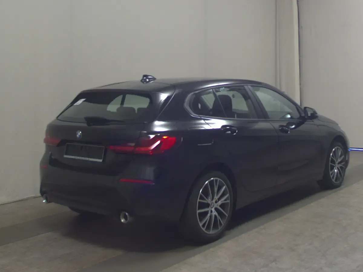 Gebraucht BMW 120 Advantage 190 PS (139 kW) 2022 Schwarz Kleinwagen