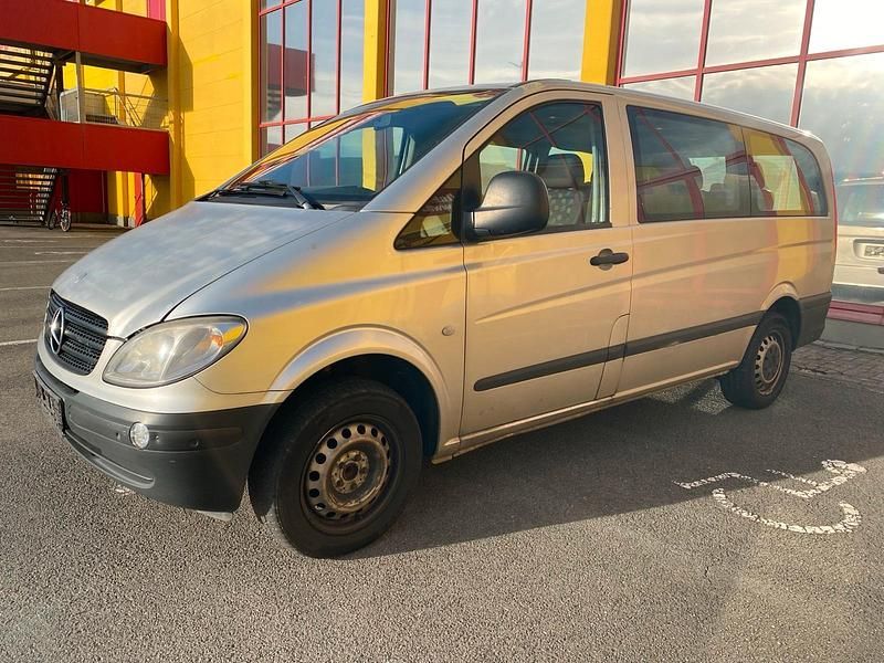 Silber Gebraucht 2009 Mercedes Vito Van / Kleinbus | 7.400 € - Bild 1/4