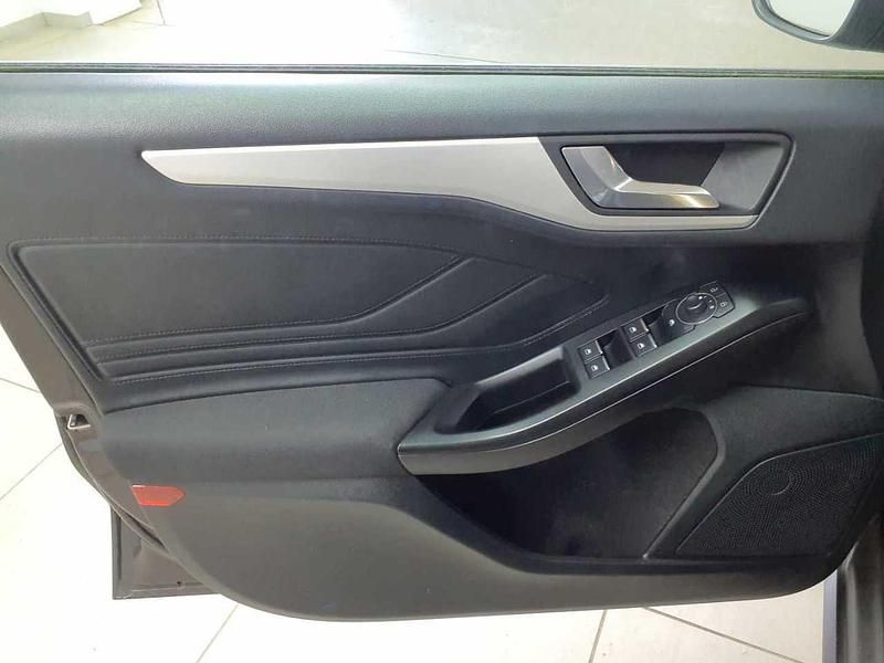 Gebraucht Ford Focus Cool & Connect 125 PS (91 kW) 2021 Obsidianschwarz metallic Kombi