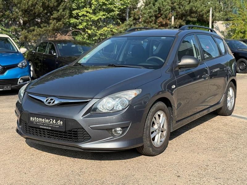 Grau Gebraucht 2011 Hyundai i30 Classic Kombi | 3.990 € (Fairer Preis) - Bild 1/4