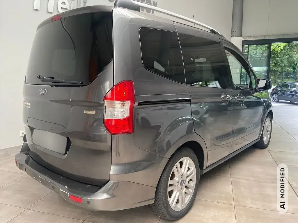 Gebraucht Ford Tourneo Courier Titanium 101 PS (74 kW) 2017 Van / Kleinbus